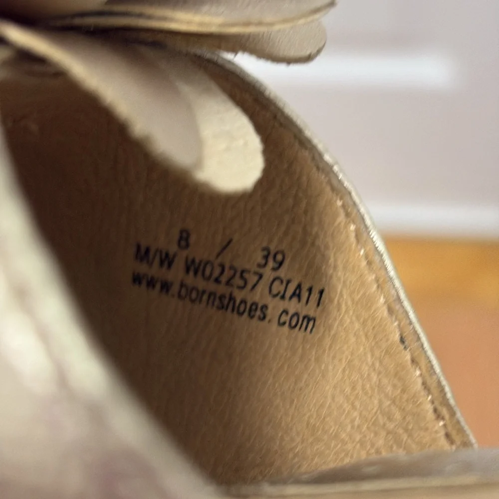 Born Metallic Gold Flower‎ Wedge Sandal - size 8